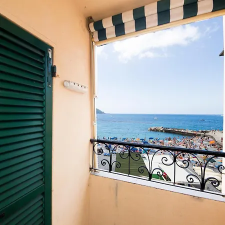 Casaviva Family Beachfront House In Camogli Exterior photo